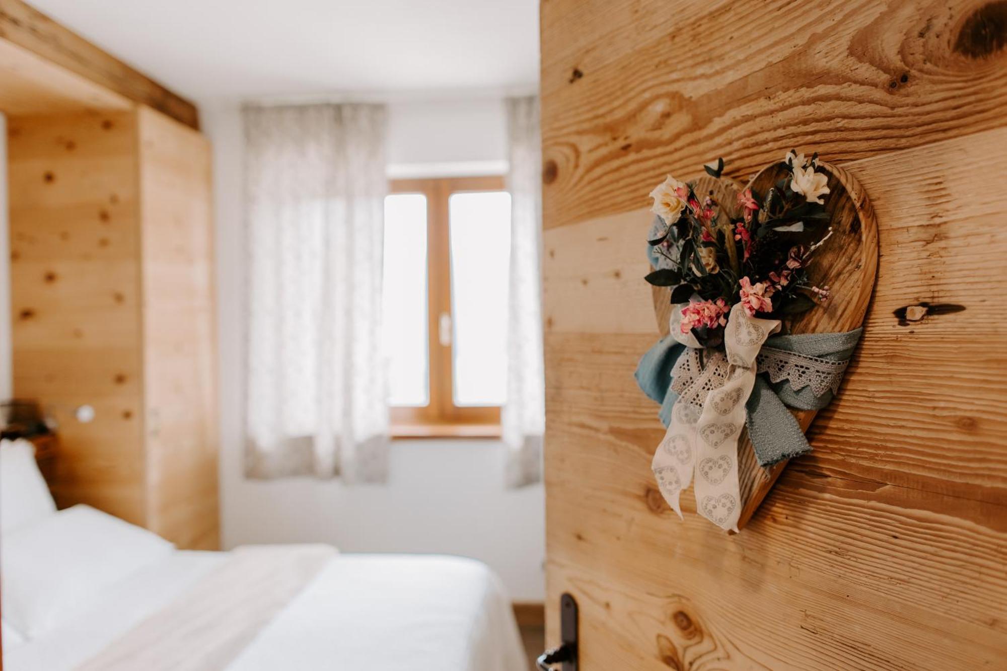 Fra Rose E Mughi Bed & Breakfast Domegge di Cadore Exterior foto