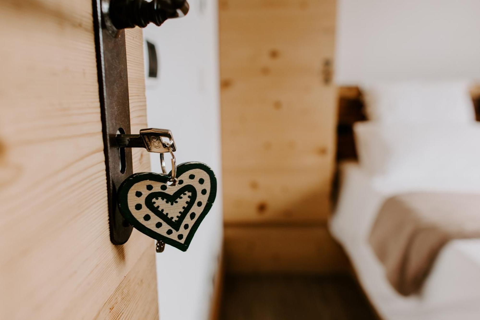 Fra Rose E Mughi Bed & Breakfast Domegge di Cadore Exterior foto