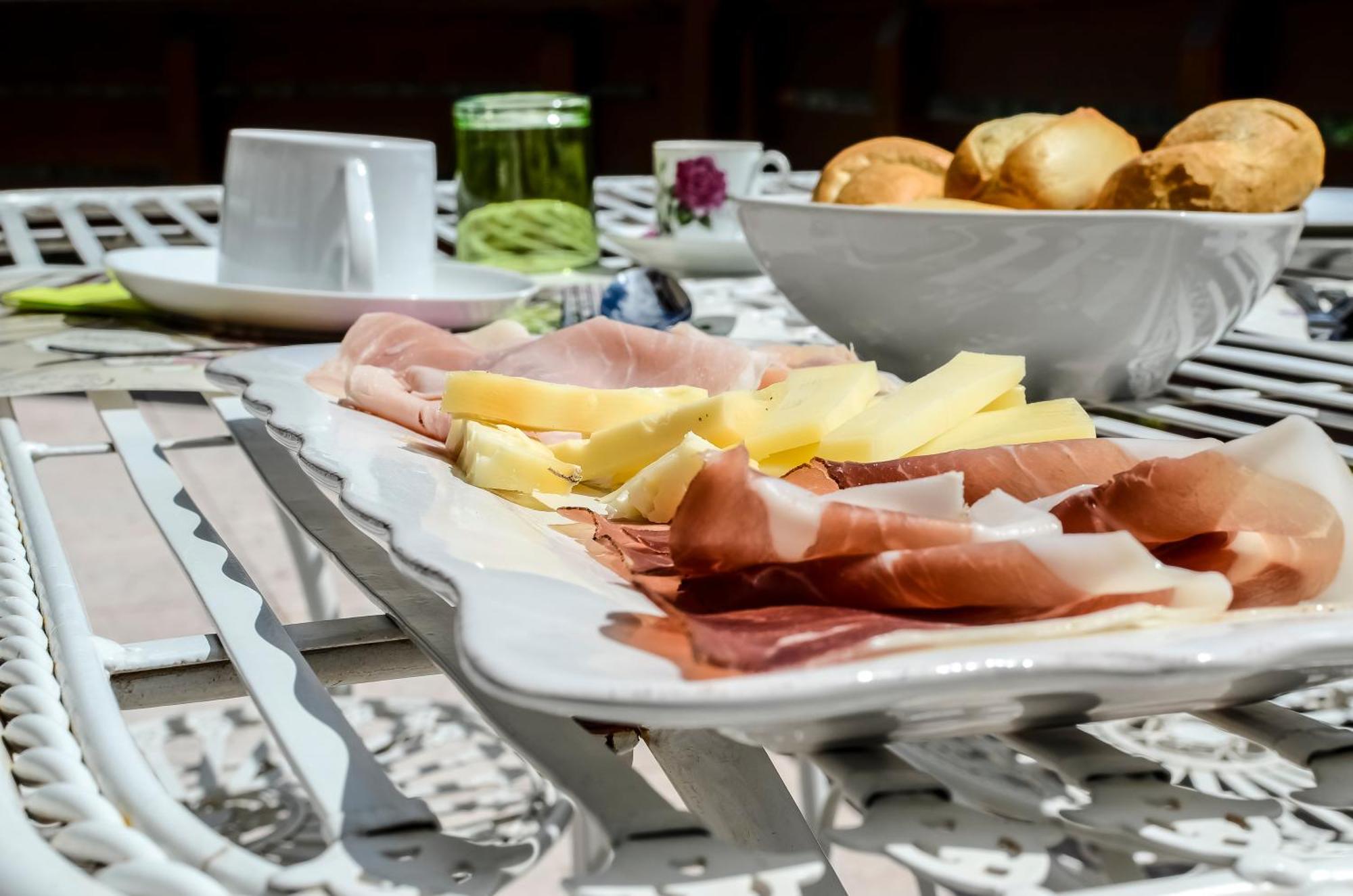 Fra Rose E Mughi Bed & Breakfast Domegge di Cadore Exterior foto