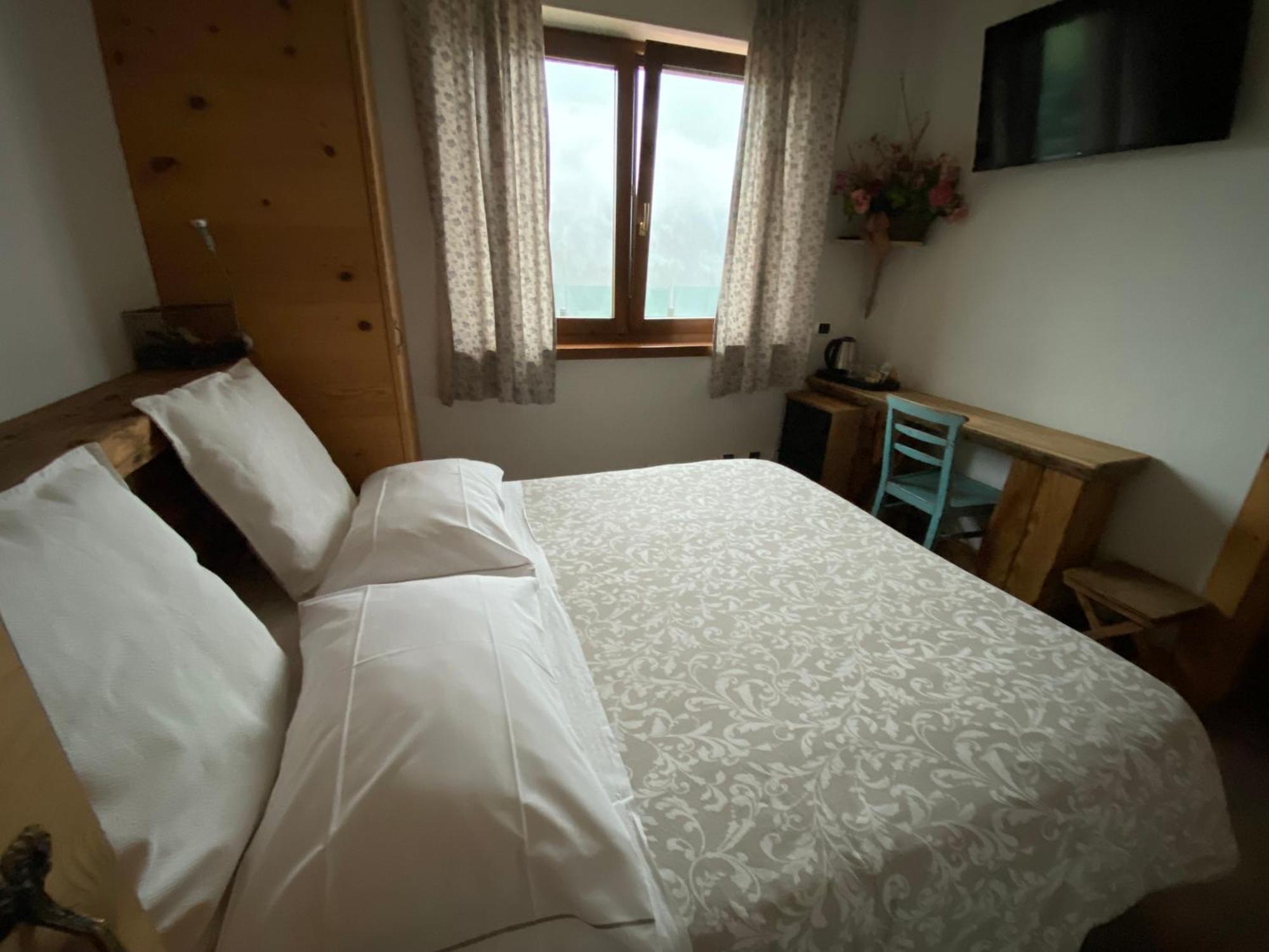 Fra Rose E Mughi Bed & Breakfast Domegge di Cadore Exterior foto