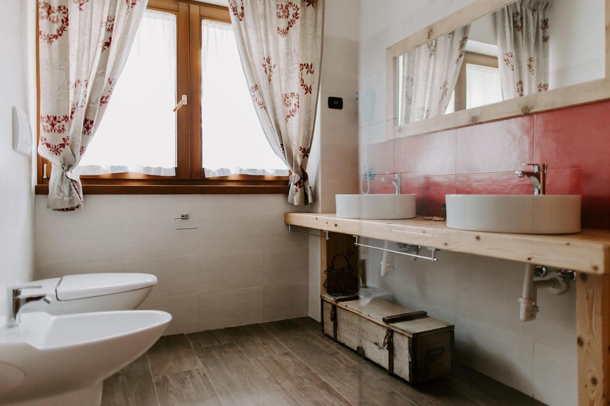 Fra Rose E Mughi Bed & Breakfast Domegge di Cadore Exterior foto